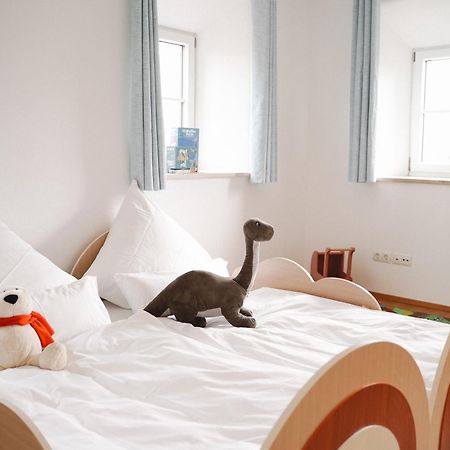 Black Horse Family Apartment - Barrierearm - Pfotenglueck - Familienzeit By Loewenherz Homes Stephanskirchen Exterior photo